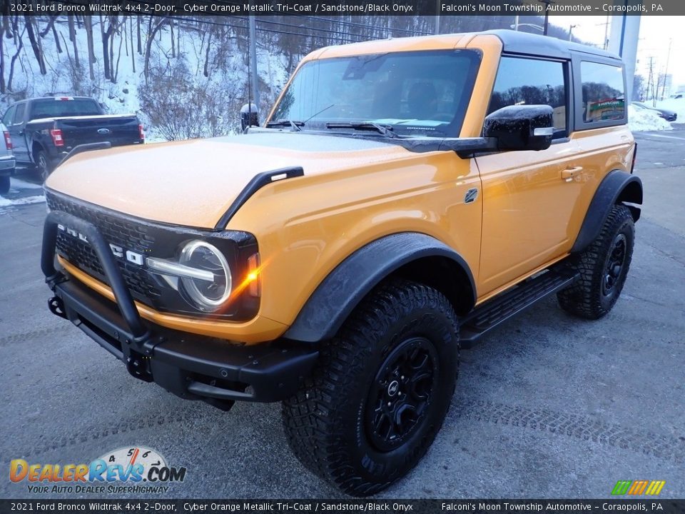 Front 3/4 View of 2021 Ford Bronco Wildtrak 4x4 2-Door Photo #7