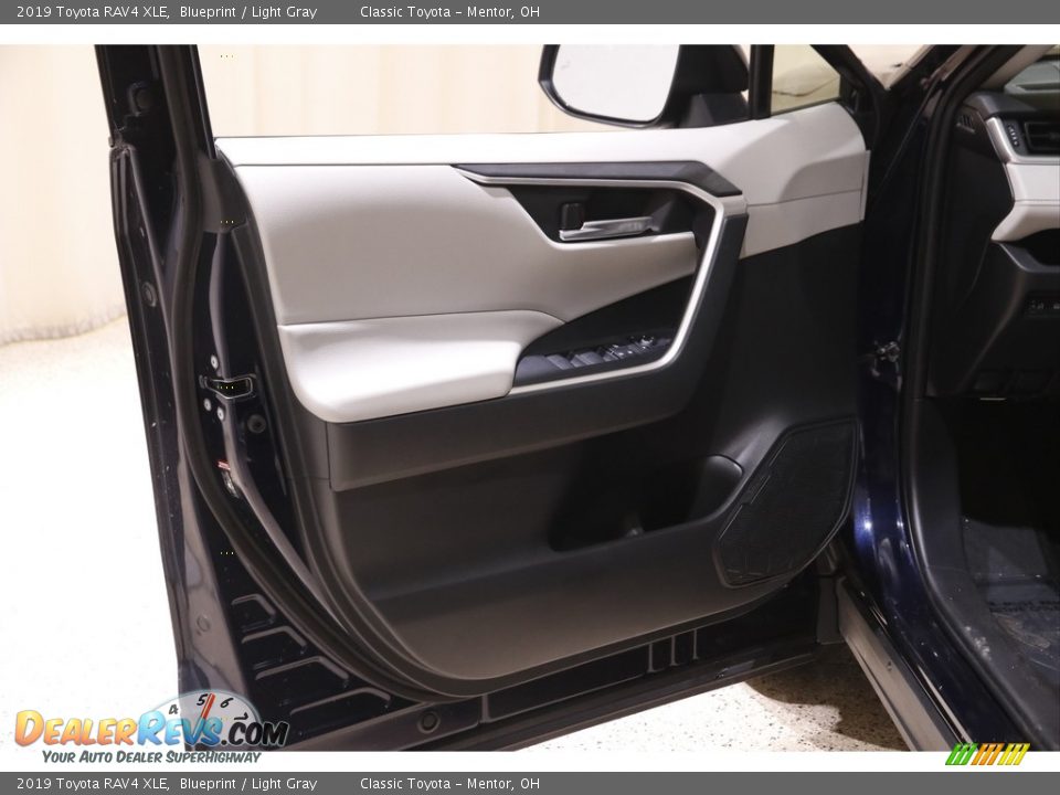 2019 Toyota RAV4 XLE Blueprint / Light Gray Photo #4