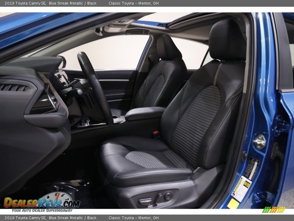 2019 Toyota Camry SE Blue Streak Metallic / Black Photo #5
