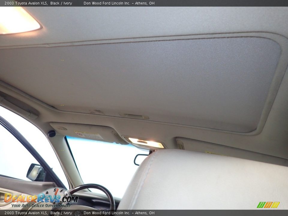 2003 Toyota Avalon XLS Black / Ivory Photo #2