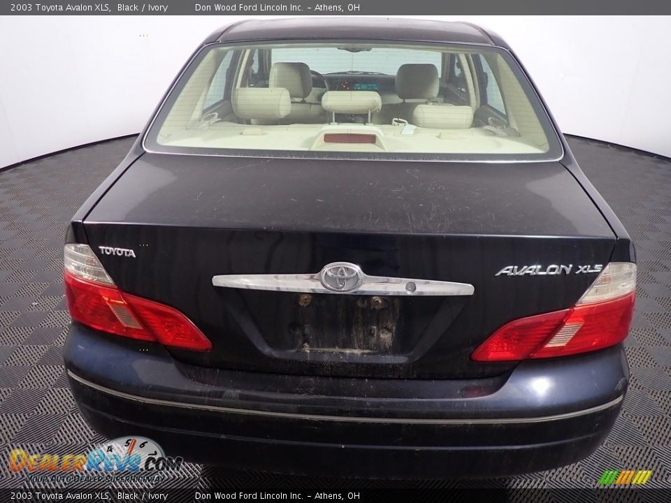 2003 Toyota Avalon XLS Black / Ivory Photo #9