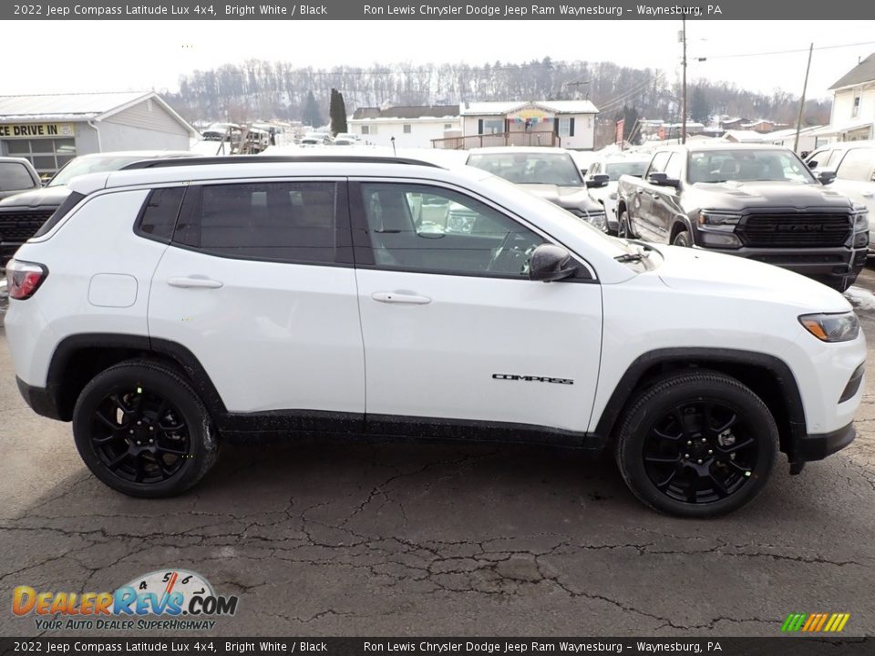 2022 Jeep Compass Latitude Lux 4x4 Bright White / Black Photo #7