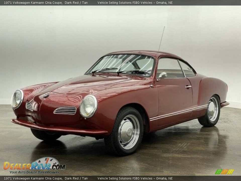 Front 3/4 View of 1971 Volkswagen Karmann Ghia Coupe Photo #1