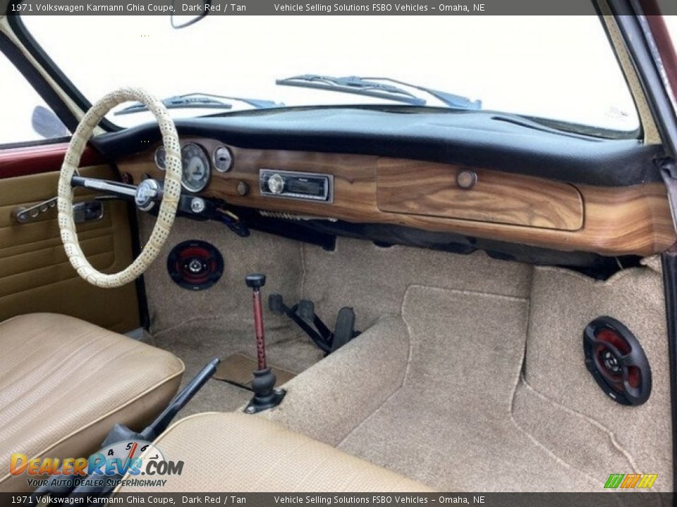 Dashboard of 1971 Volkswagen Karmann Ghia Coupe Photo #4