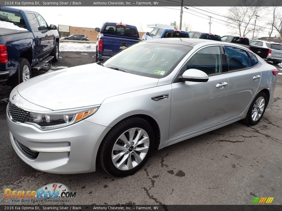 Front 3/4 View of 2016 Kia Optima EX Photo #8