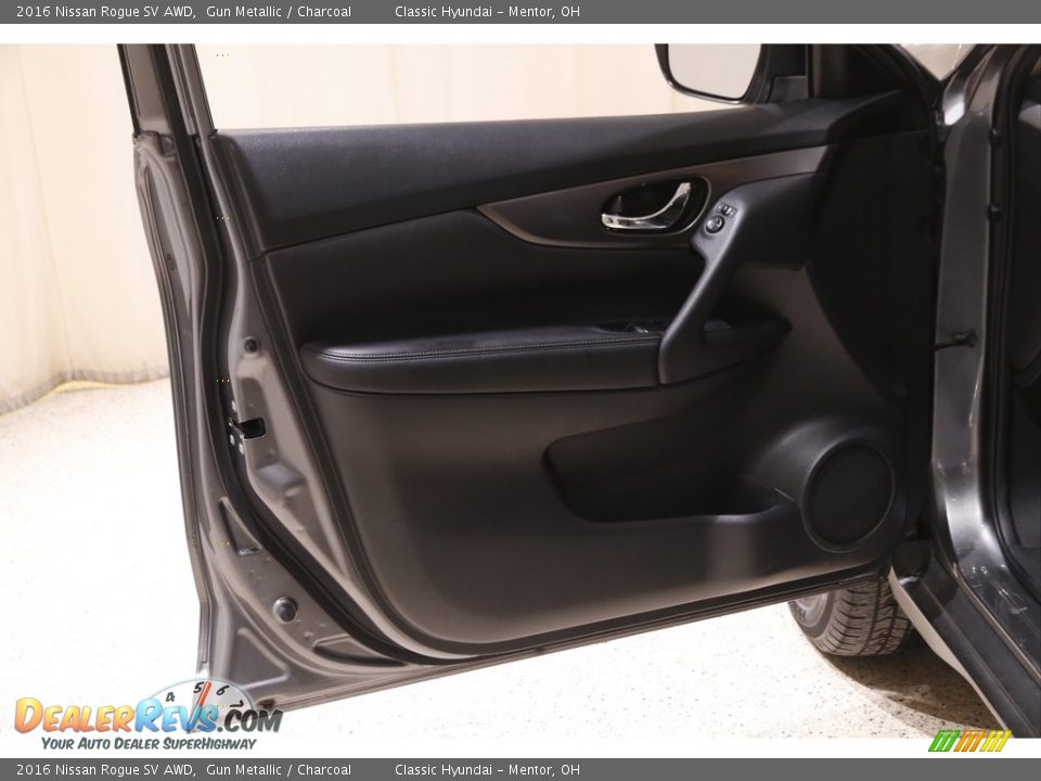 2016 Nissan Rogue SV AWD Gun Metallic / Charcoal Photo #4