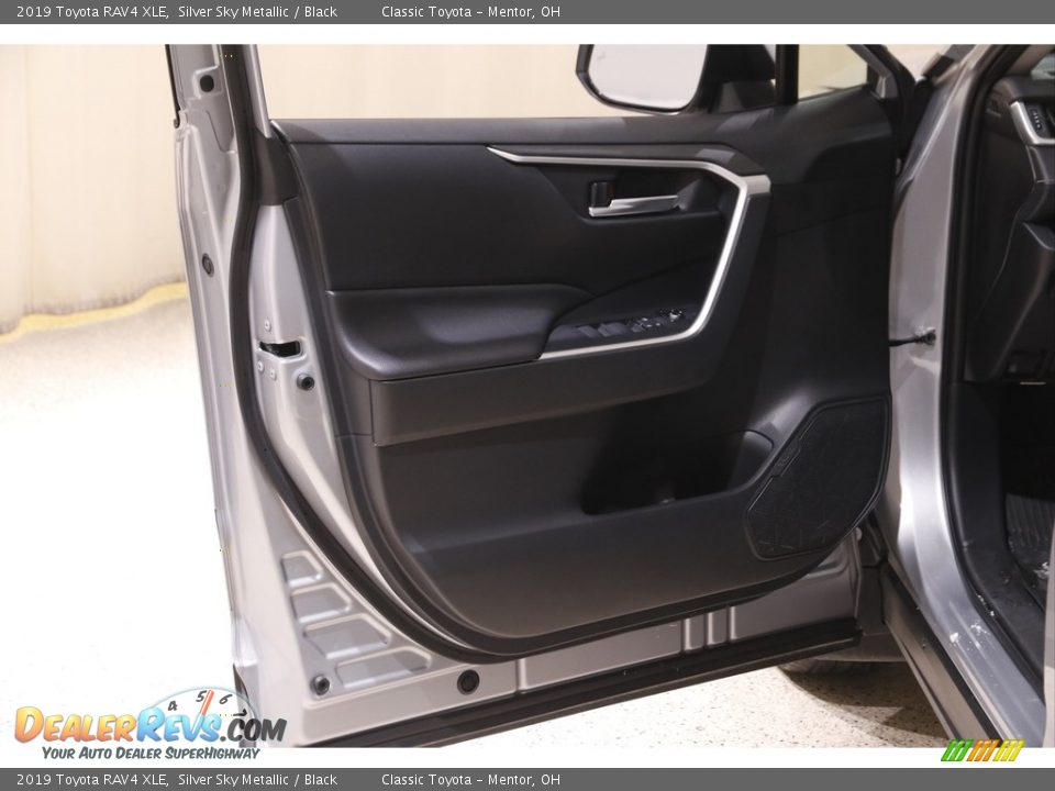 2019 Toyota RAV4 XLE Silver Sky Metallic / Black Photo #4