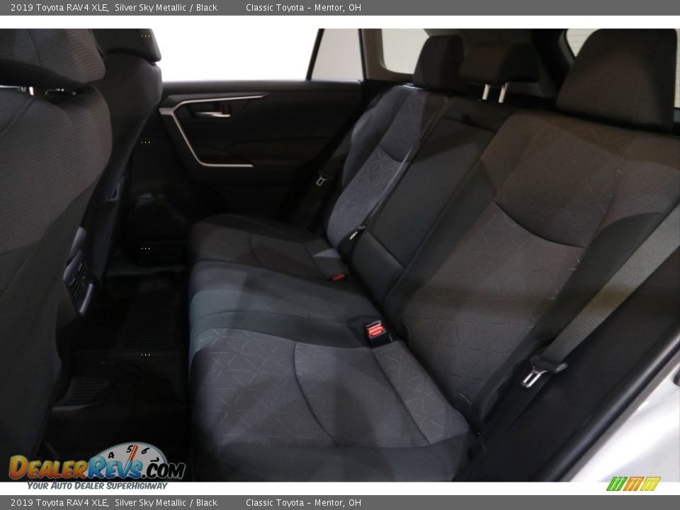 2019 Toyota RAV4 XLE Silver Sky Metallic / Black Photo #17