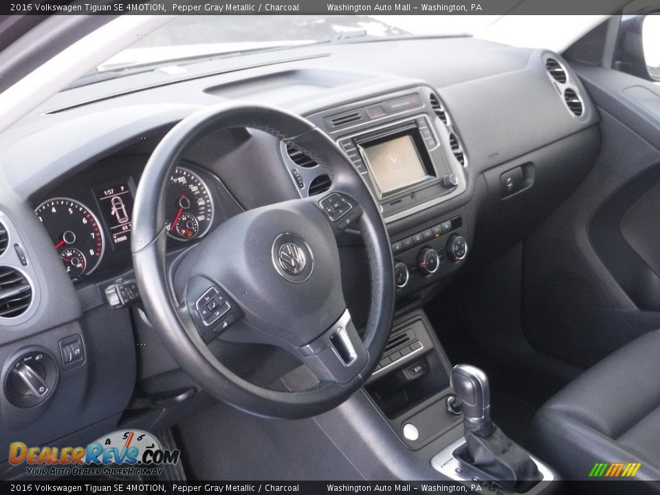 Dashboard of 2016 Volkswagen Tiguan SE 4MOTION Photo #13