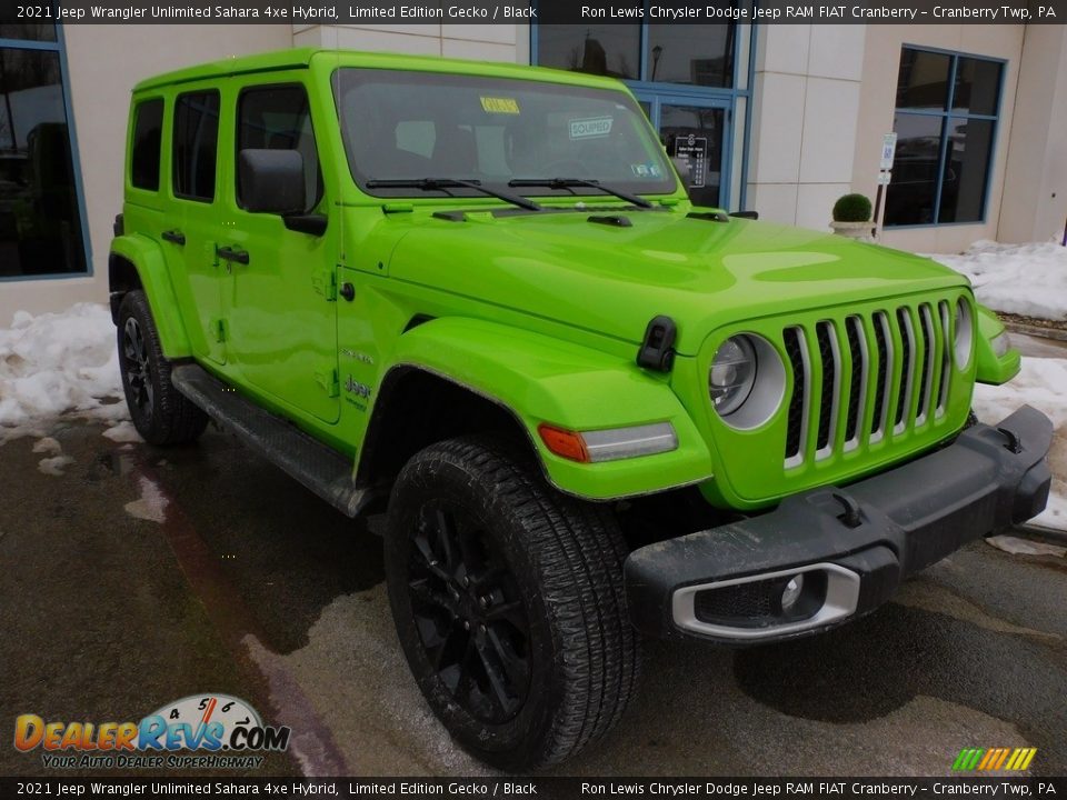 Front 3/4 View of 2021 Jeep Wrangler Unlimited Sahara 4xe Hybrid Photo #3