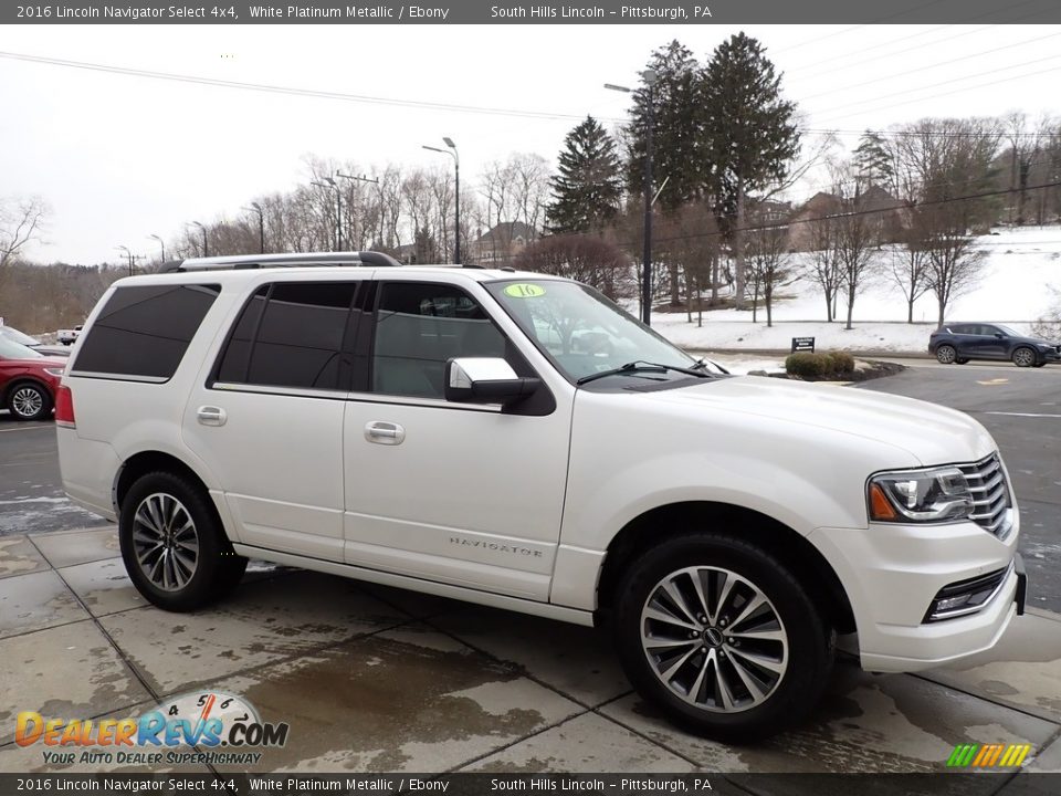 Front 3/4 View of 2016 Lincoln Navigator Select 4x4 Photo #7