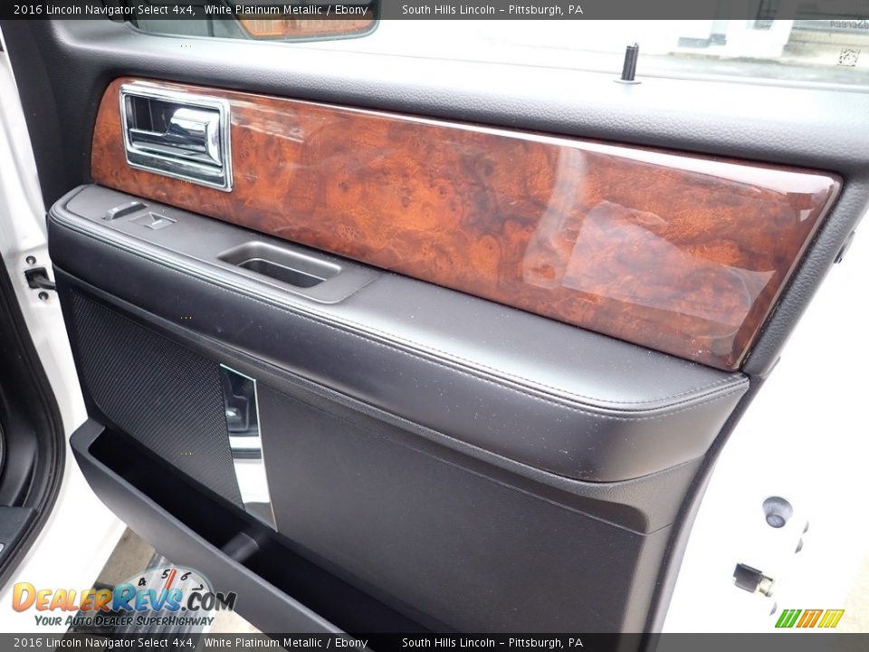 Door Panel of 2016 Lincoln Navigator Select 4x4 Photo #13