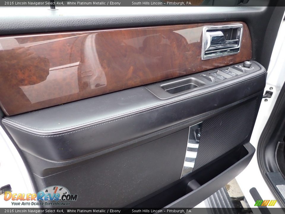 Door Panel of 2016 Lincoln Navigator Select 4x4 Photo #19