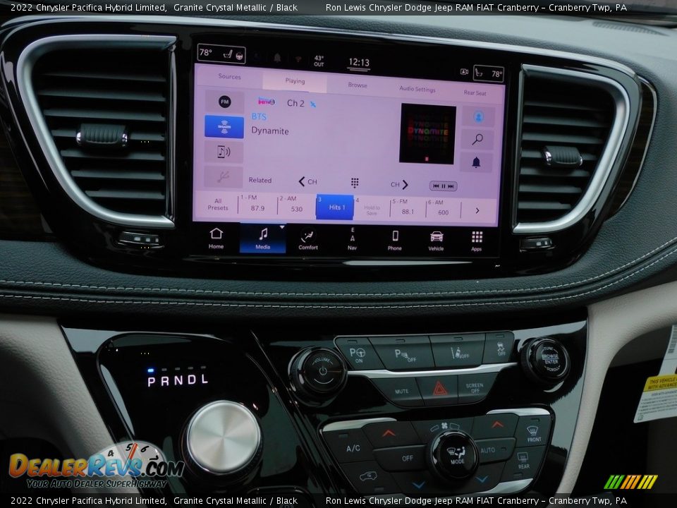 Controls of 2022 Chrysler Pacifica Hybrid Limited Photo #17