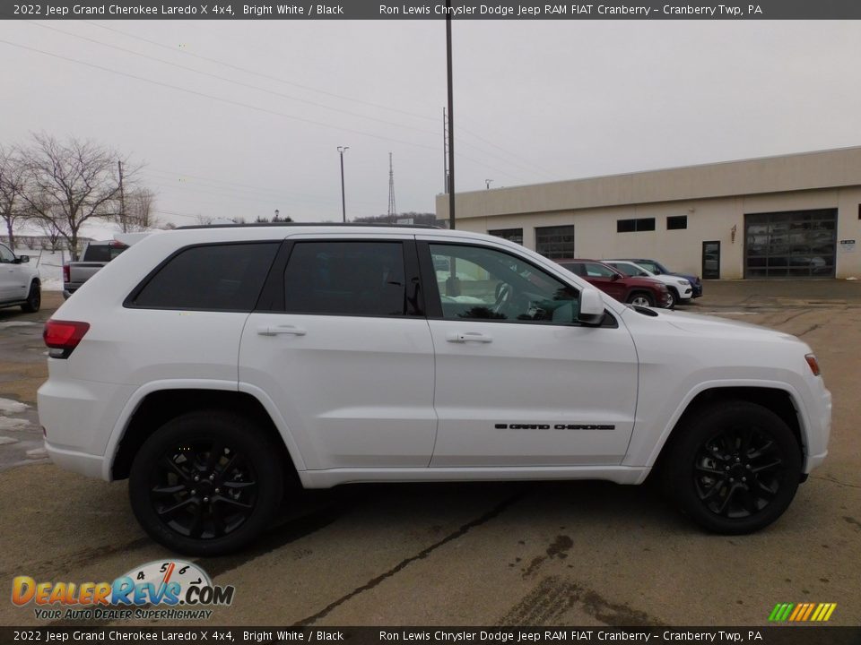 2022 Jeep Grand Cherokee Laredo X 4x4 Bright White / Black Photo #4