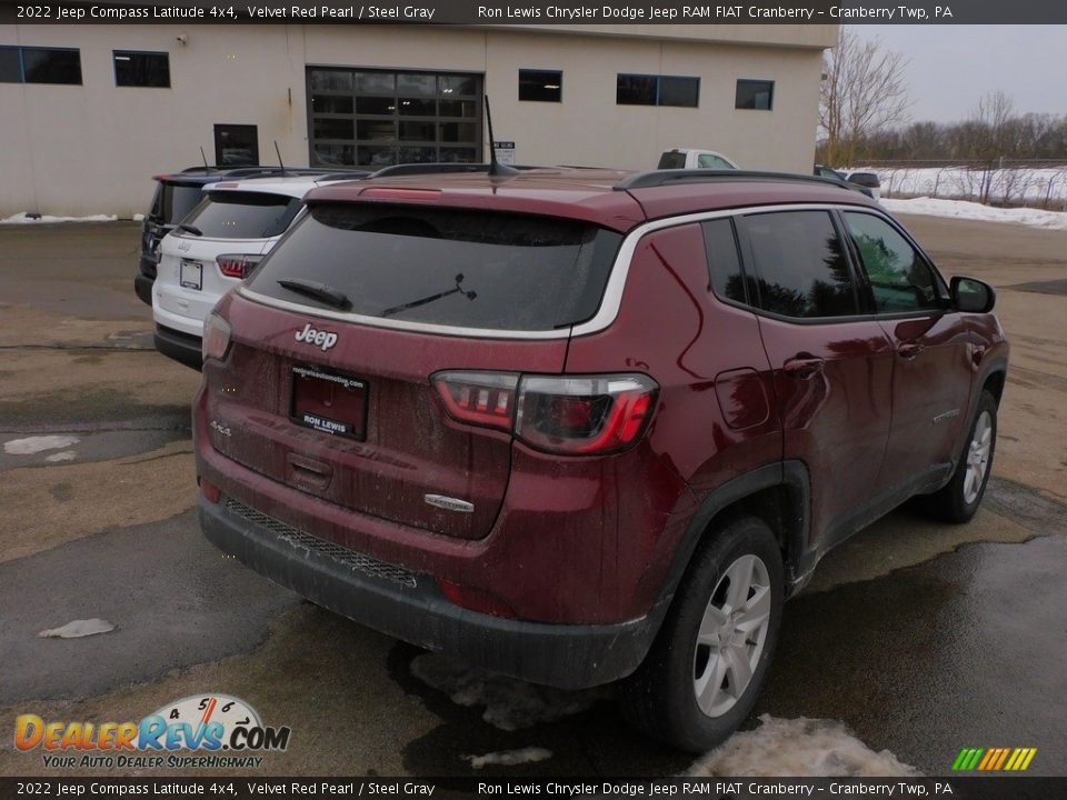 2022 Jeep Compass Latitude 4x4 Velvet Red Pearl / Steel Gray Photo #5