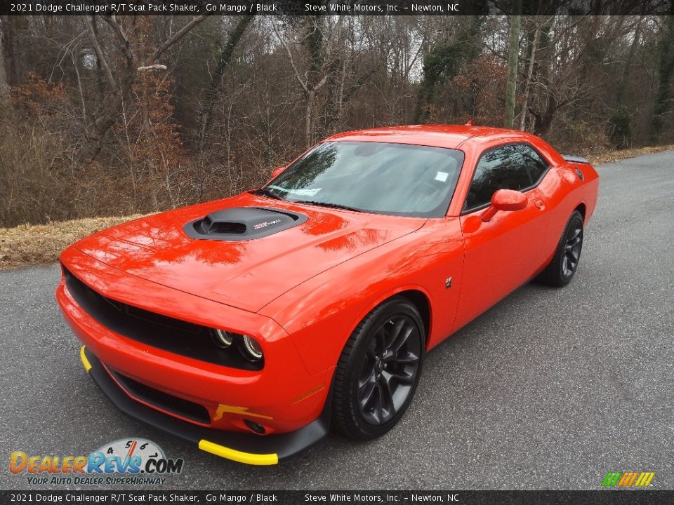 Front 3/4 View of 2021 Dodge Challenger R/T Scat Pack Shaker Photo #2