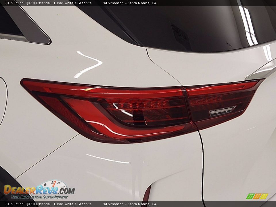 2019 Infiniti QX50 Essential Lunar White / Graphite Photo #8