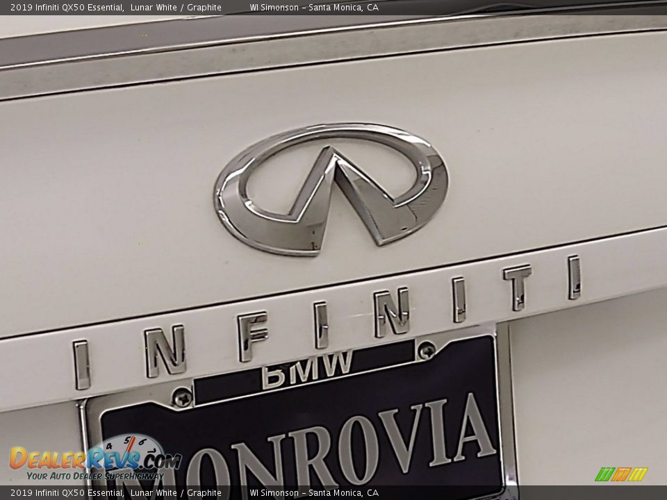 2019 Infiniti QX50 Essential Lunar White / Graphite Photo #9