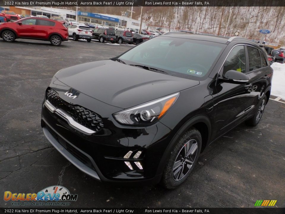 Front 3/4 View of 2022 Kia Niro EX Premium Plug-In Hybrid Photo #7