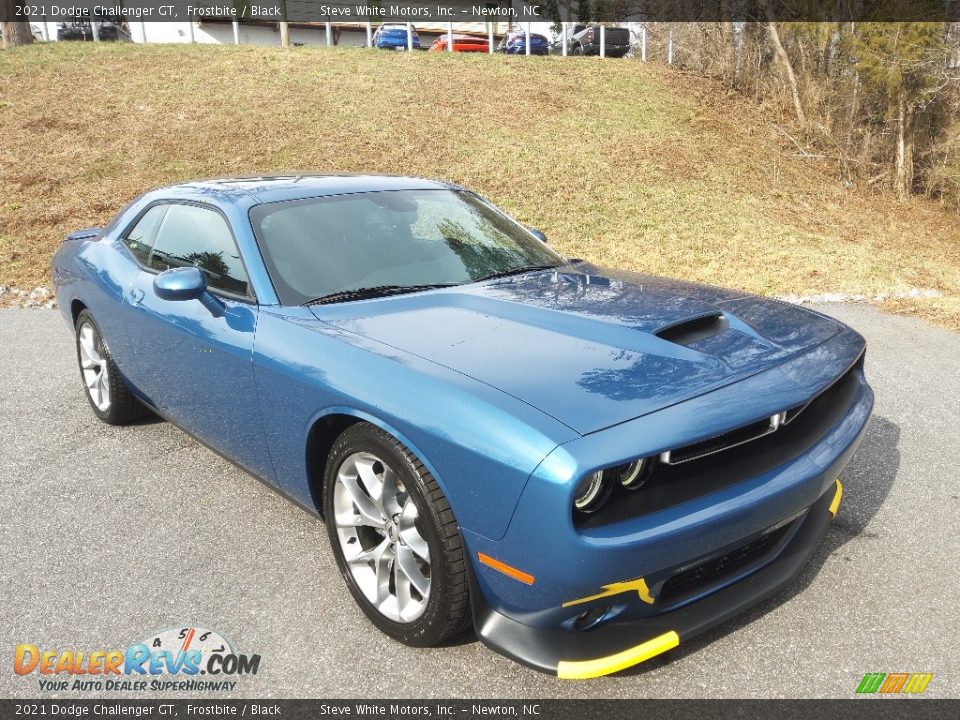 Front 3/4 View of 2021 Dodge Challenger GT Photo #4