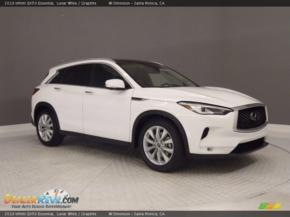 Front 3/4 View of 2019 Infiniti QX50 Essential Photo #35