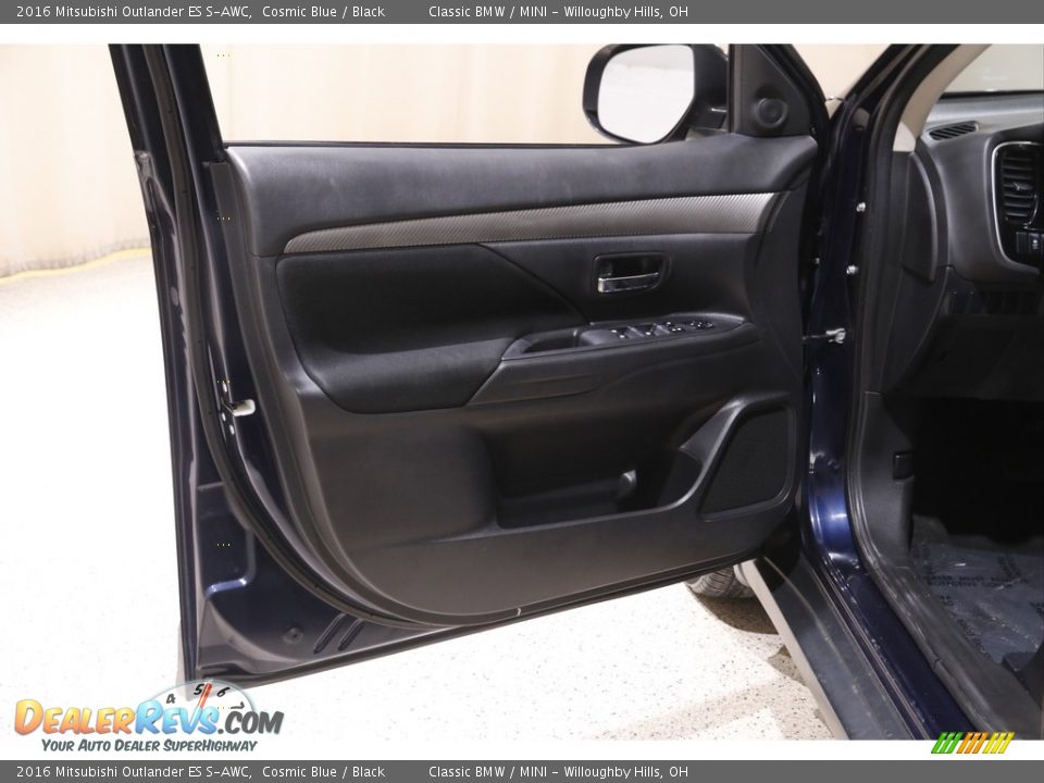 Door Panel of 2016 Mitsubishi Outlander ES S-AWC Photo #4