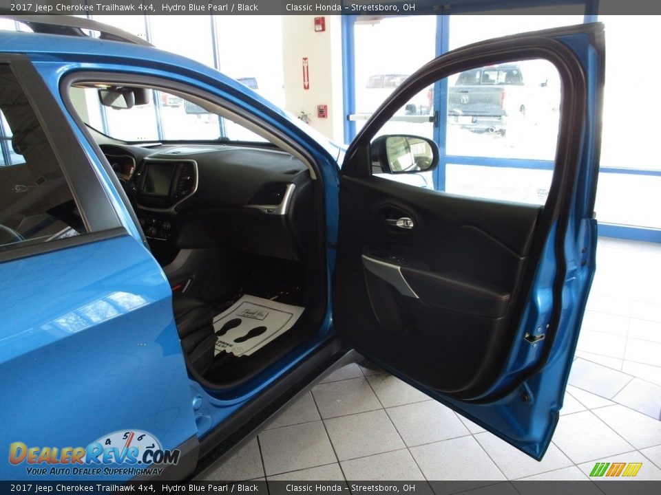 2017 Jeep Cherokee Trailhawk 4x4 Hydro Blue Pearl / Black Photo #18