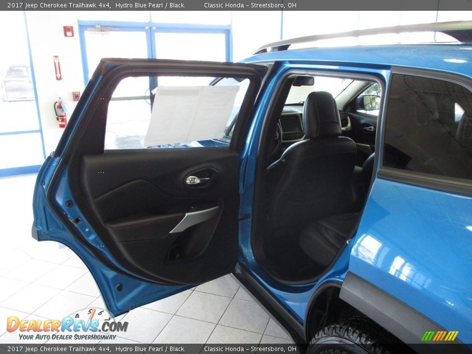 2017 Jeep Cherokee Trailhawk 4x4 Hydro Blue Pearl / Black Photo #26