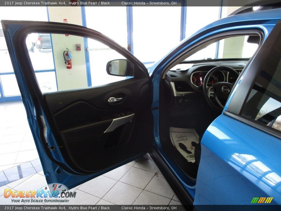 2017 Jeep Cherokee Trailhawk 4x4 Hydro Blue Pearl / Black Photo #29