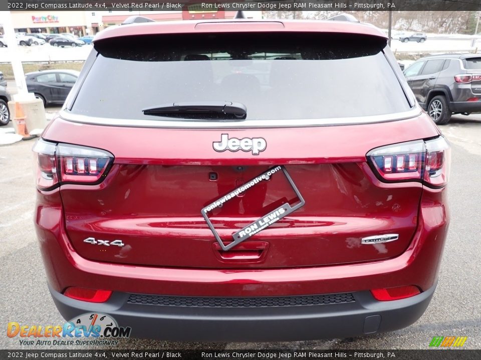 2022 Jeep Compass Latitude 4x4 Velvet Red Pearl / Black Photo #4