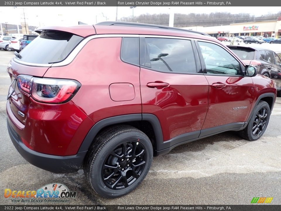 2022 Jeep Compass Latitude 4x4 Velvet Red Pearl / Black Photo #6