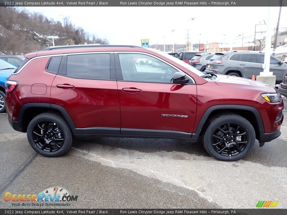 2022 Jeep Compass Latitude 4x4 Velvet Red Pearl / Black Photo #7