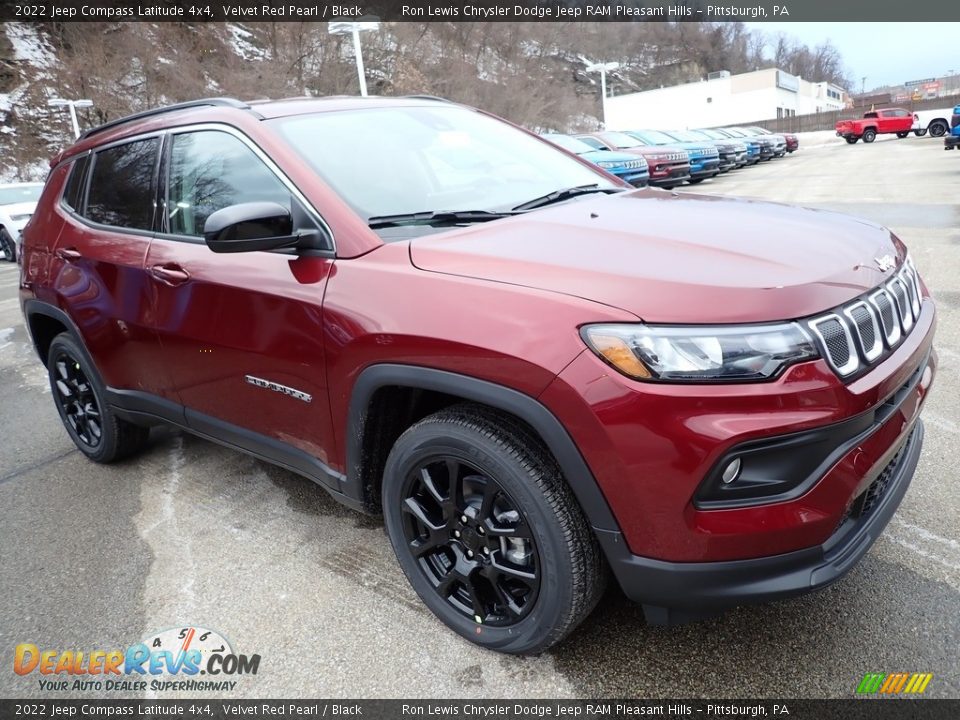 2022 Jeep Compass Latitude 4x4 Velvet Red Pearl / Black Photo #8