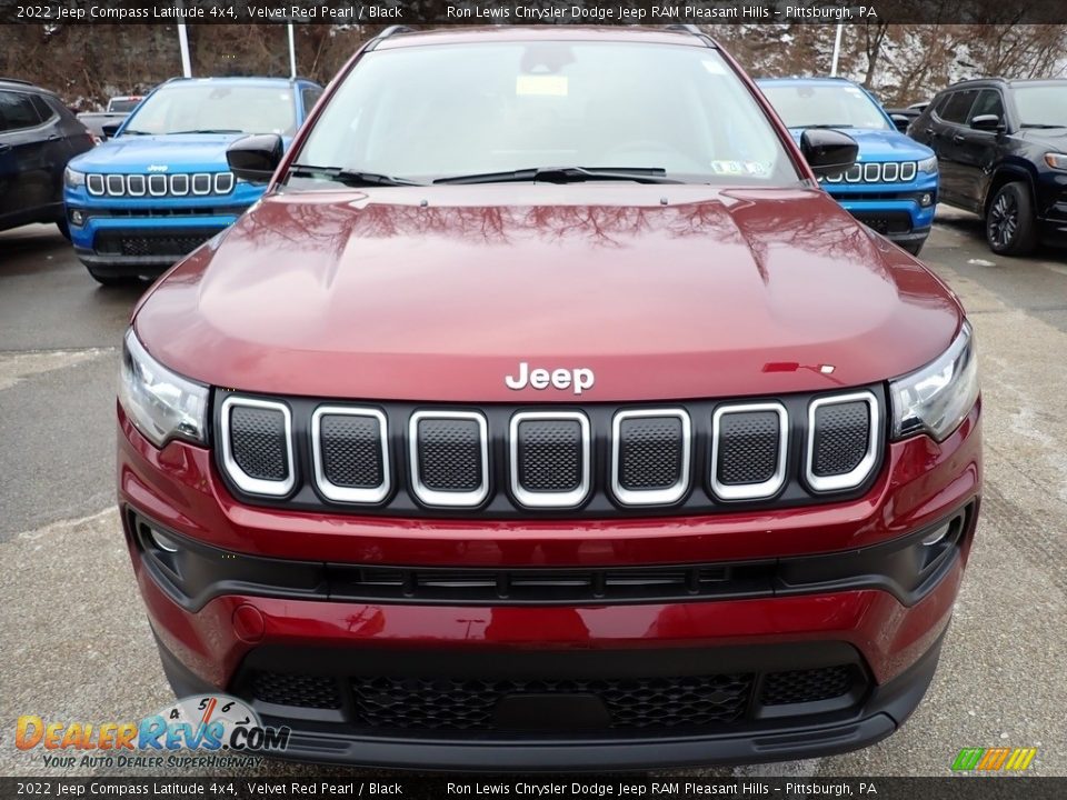 2022 Jeep Compass Latitude 4x4 Velvet Red Pearl / Black Photo #9