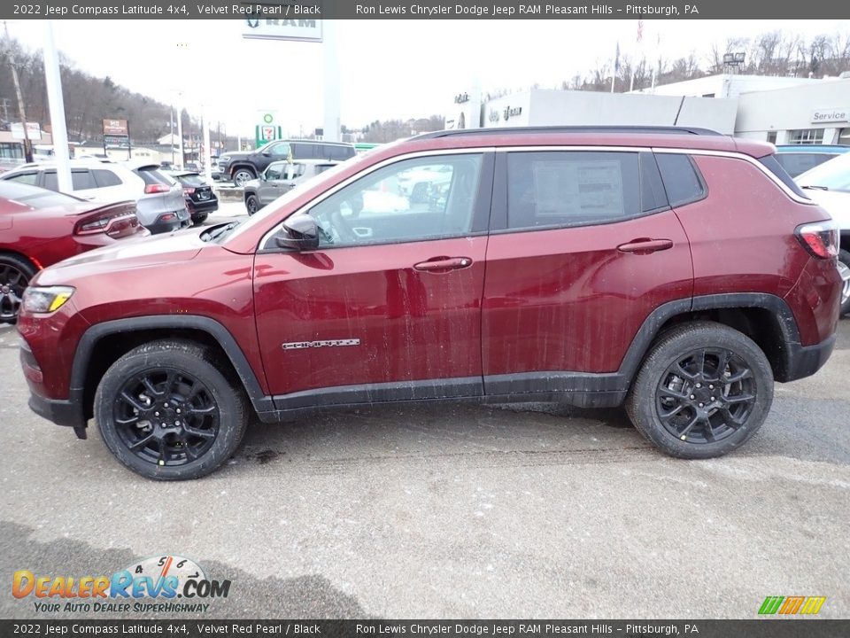 2022 Jeep Compass Latitude 4x4 Velvet Red Pearl / Black Photo #2