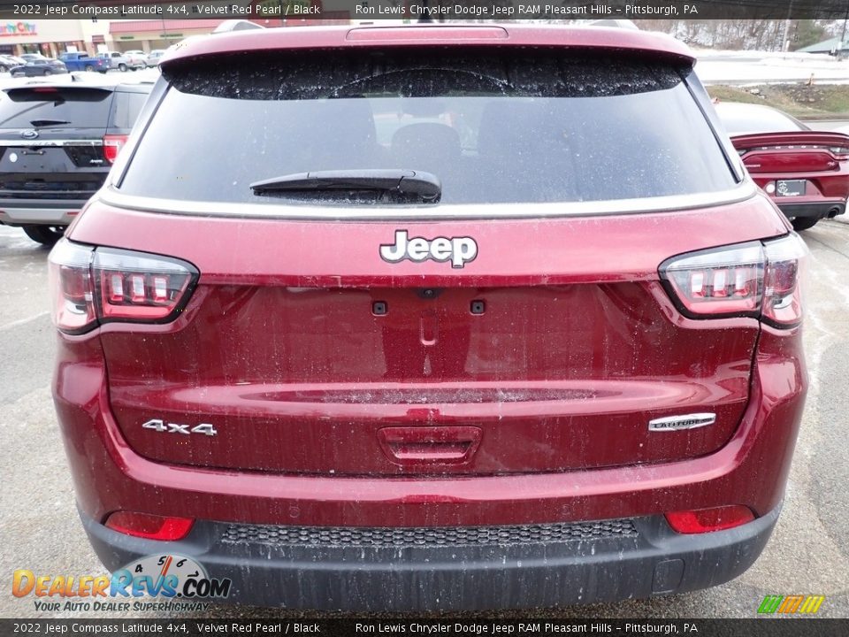 2022 Jeep Compass Latitude 4x4 Velvet Red Pearl / Black Photo #4