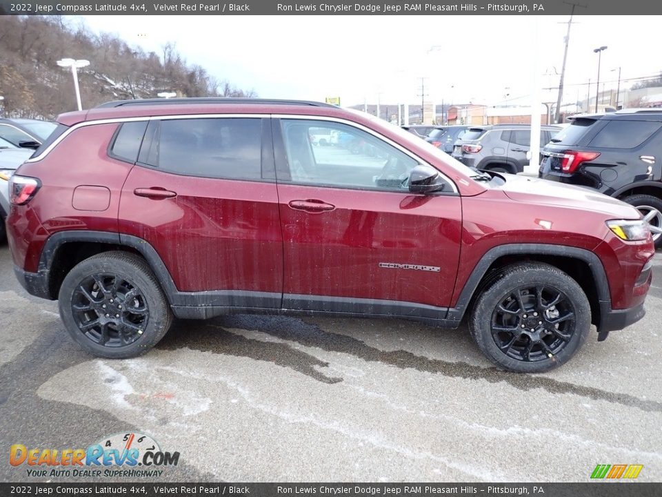 2022 Jeep Compass Latitude 4x4 Velvet Red Pearl / Black Photo #7