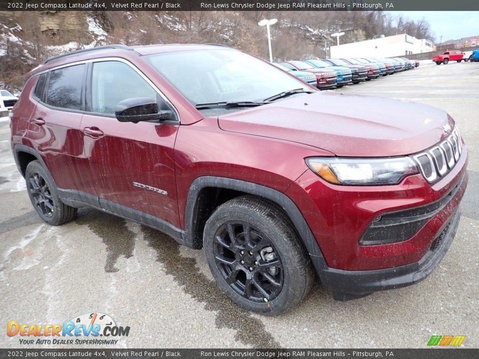 2022 Jeep Compass Latitude 4x4 Velvet Red Pearl / Black Photo #8