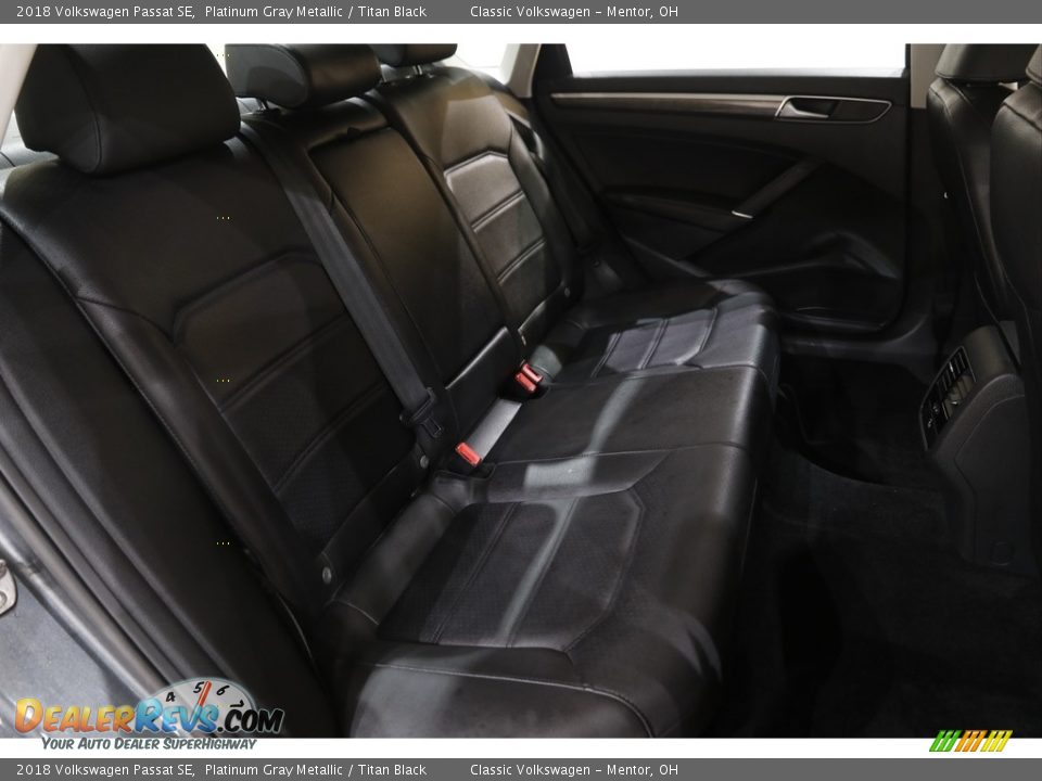 2018 Volkswagen Passat SE Platinum Gray Metallic / Titan Black Photo #14
