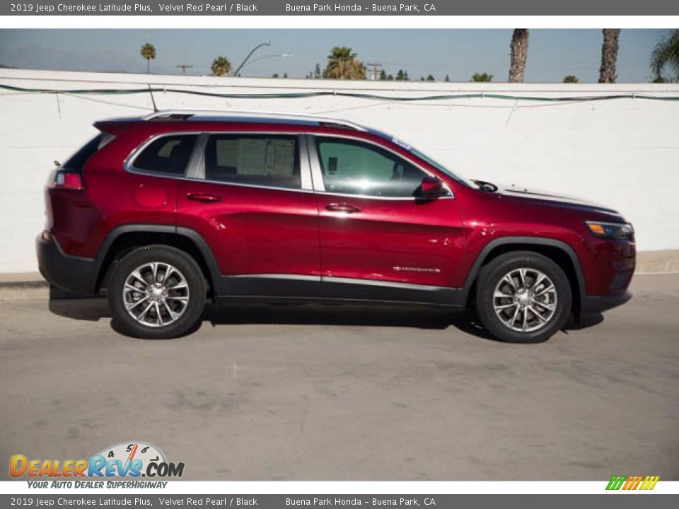 2019 Jeep Cherokee Latitude Plus Velvet Red Pearl / Black Photo #10