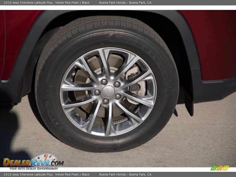 2019 Jeep Cherokee Latitude Plus Velvet Red Pearl / Black Photo #34