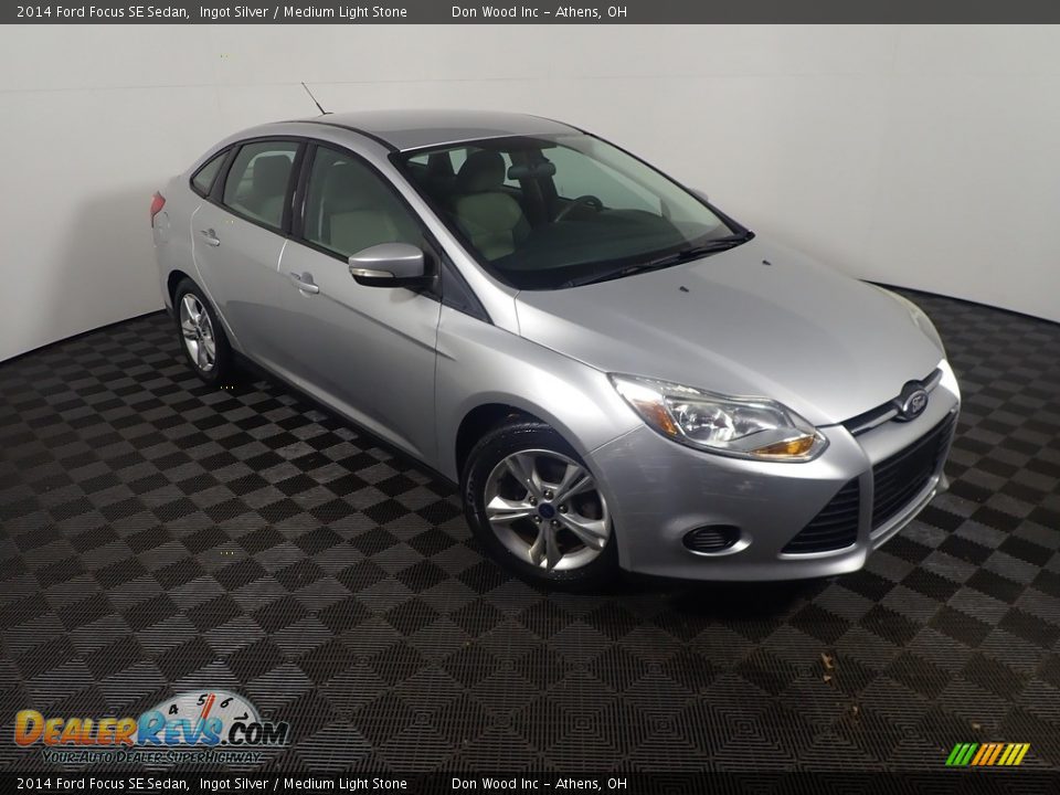 2014 Ford Focus SE Sedan Ingot Silver / Medium Light Stone Photo #2