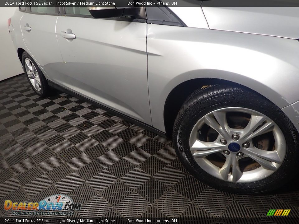 2014 Ford Focus SE Sedan Ingot Silver / Medium Light Stone Photo #3