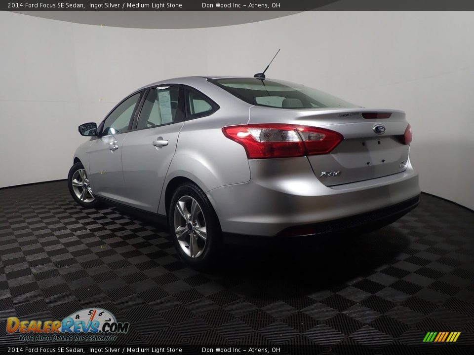 2014 Ford Focus SE Sedan Ingot Silver / Medium Light Stone Photo #10