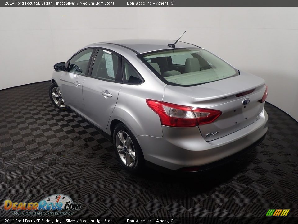 2014 Ford Focus SE Sedan Ingot Silver / Medium Light Stone Photo #11