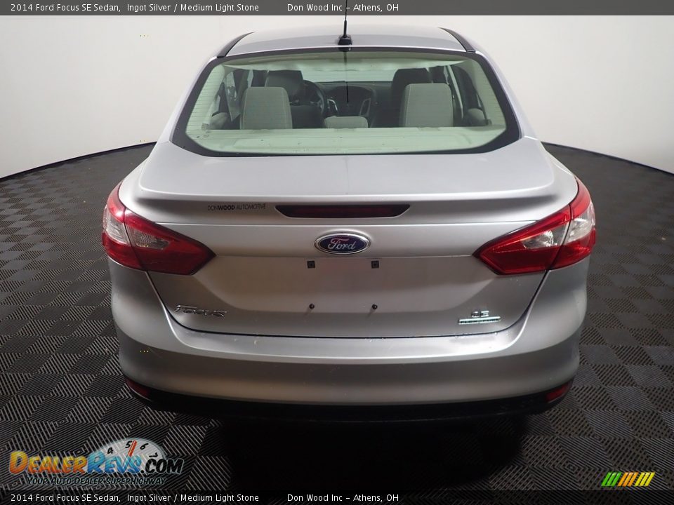 2014 Ford Focus SE Sedan Ingot Silver / Medium Light Stone Photo #12