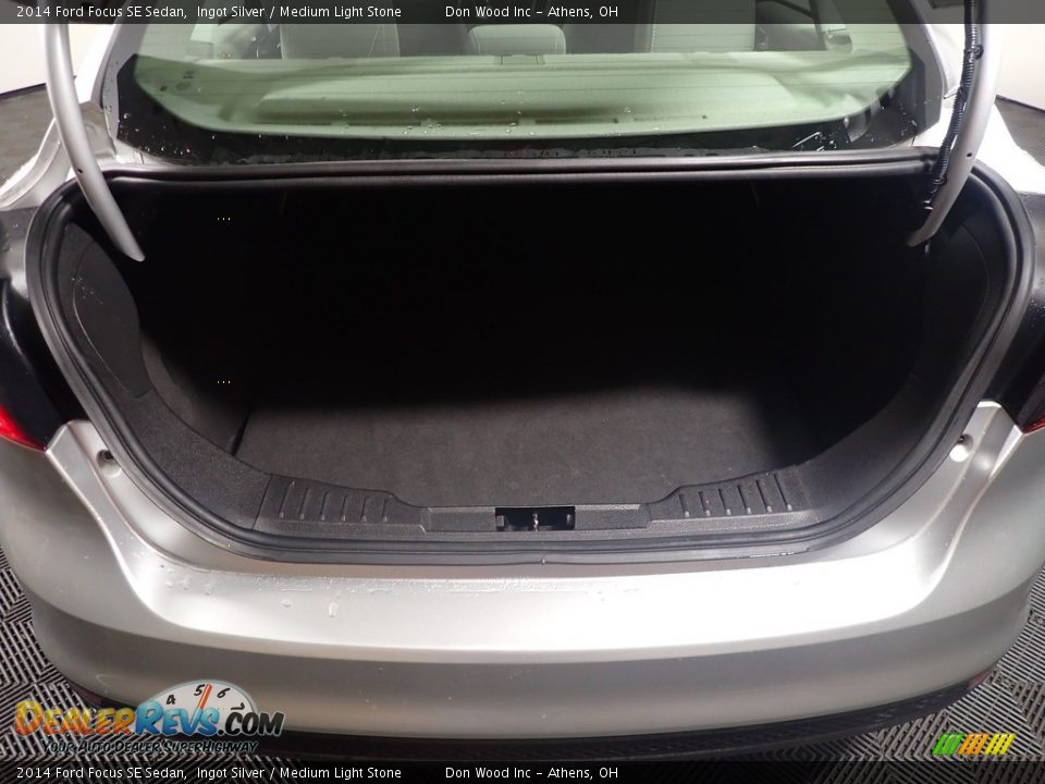 2014 Ford Focus SE Sedan Ingot Silver / Medium Light Stone Photo #14