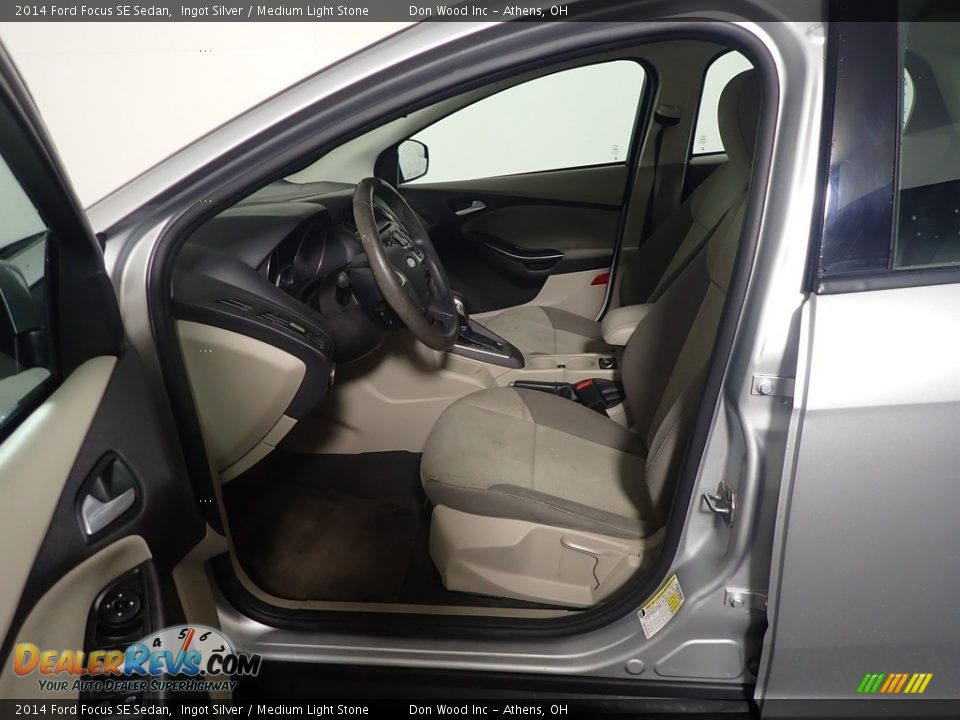 2014 Ford Focus SE Sedan Ingot Silver / Medium Light Stone Photo #21