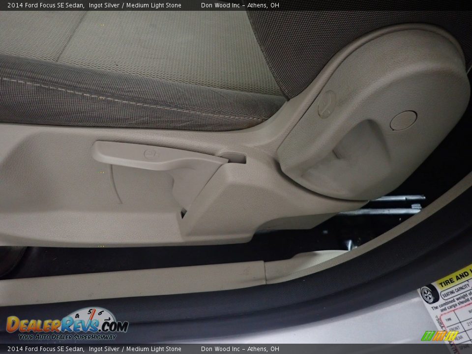 2014 Ford Focus SE Sedan Ingot Silver / Medium Light Stone Photo #22